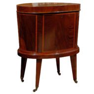 English 1870s Mahogany Cellarette with Banded Inlay, Splayed Legs and Casters