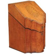 English 1840s Mahogany Serpentine Knife Box with Medallion Inlay and Stringing