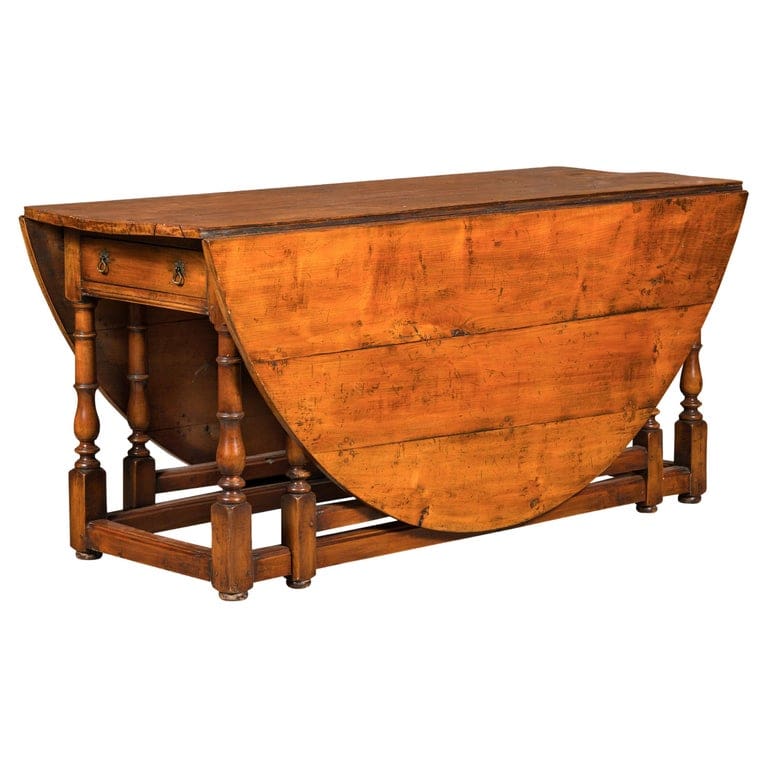 English 19th Century Pine Drop-Leaf Table with Oval Top and Turned Legs